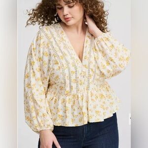 Torrid Relaxed Peasant Blouse Size 2 NWT Floral Lace Trim